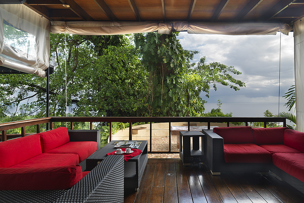 The Bushbar lounge overlooking the Caribbean