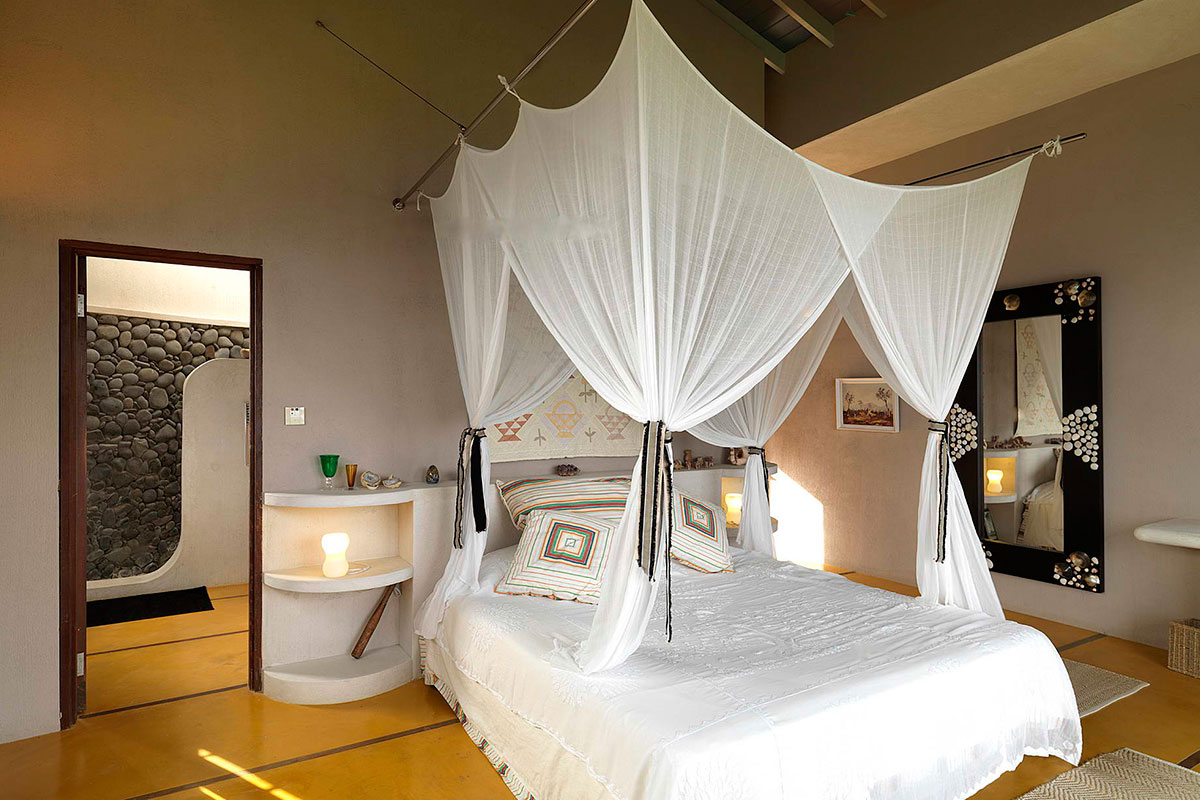 2-mangwana_caribbean-villa-bed-mosquito-netting