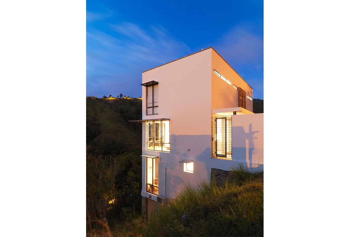 5-modern-hillside-caribbean-home__Raymond_Residence