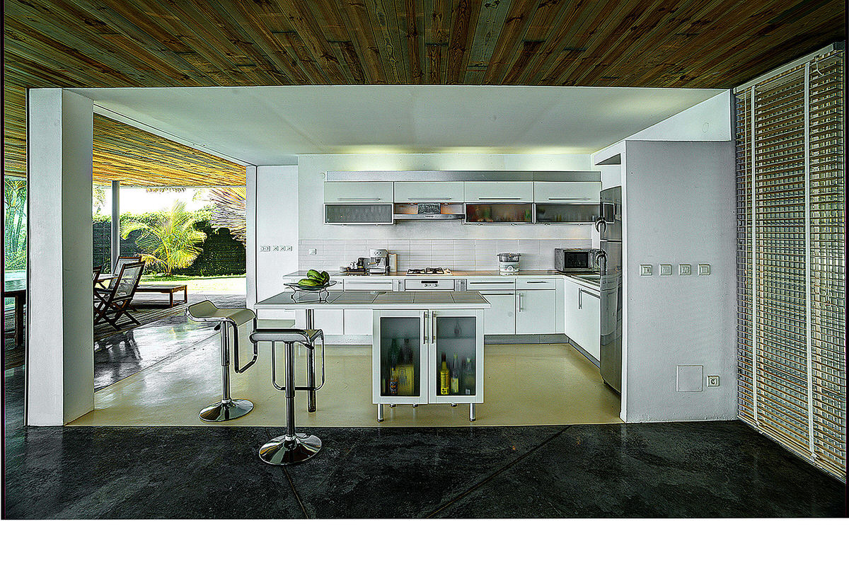 4-rogers-house-modern-open-caribbean-kitchen