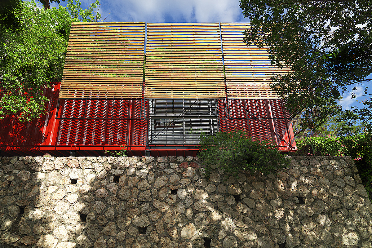01_shipping-container-architecture-office-sun-shading